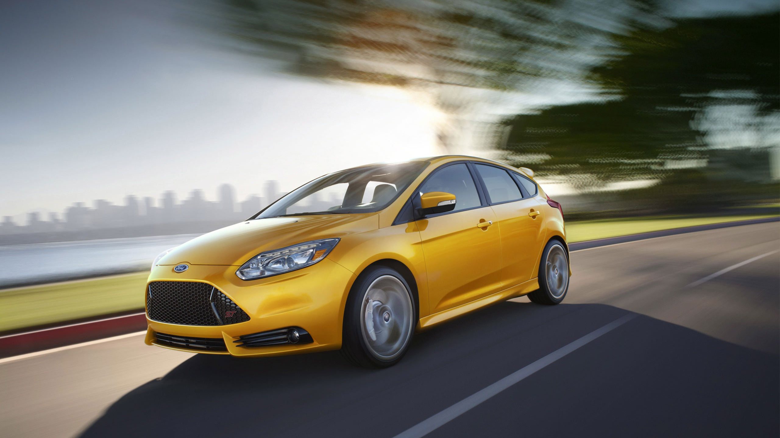 Ford Focus желтый
